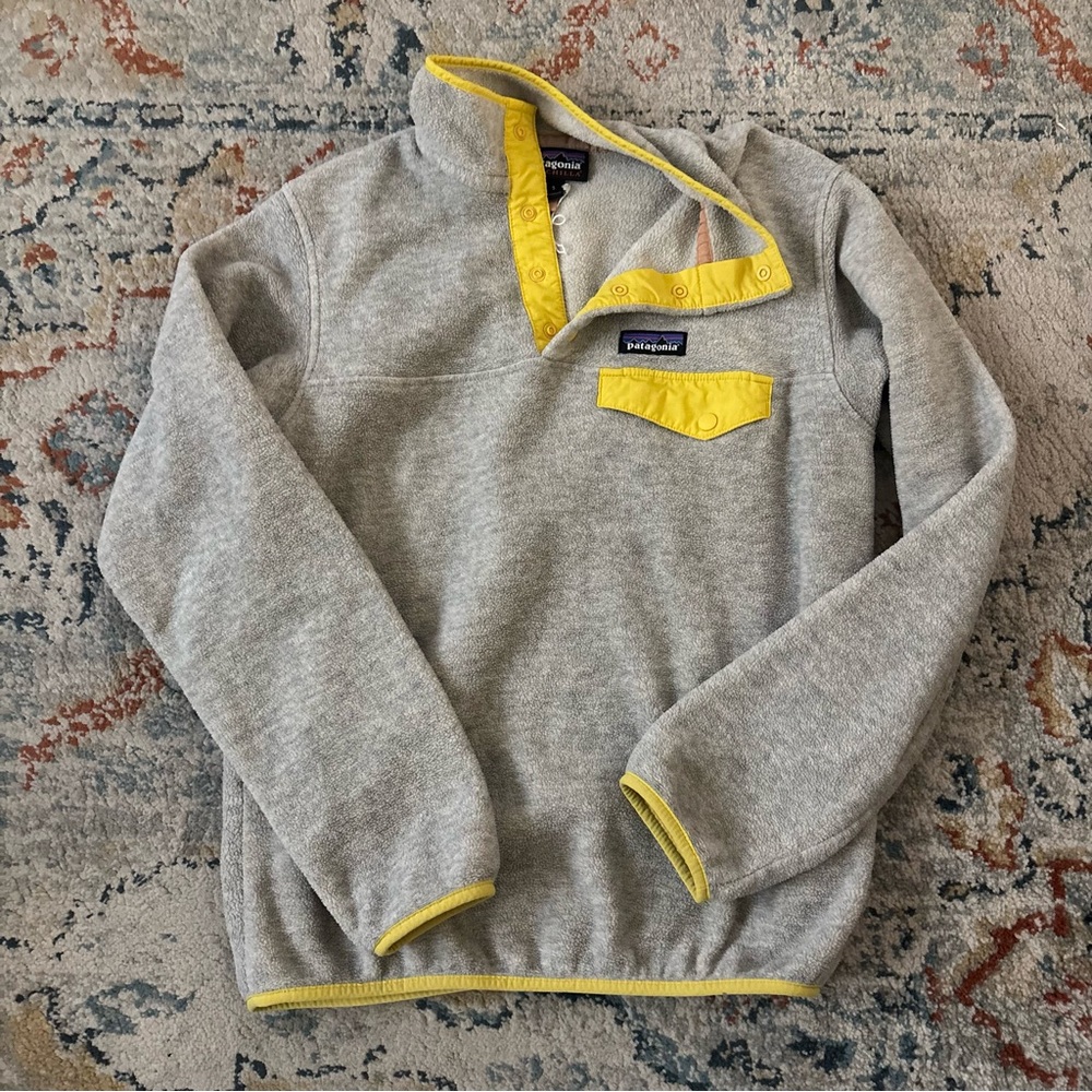 Women’s Patagonia Gray Sweater with Yellow Accents